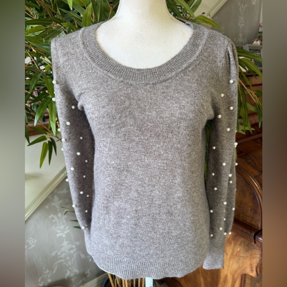 LOFT ladies gray with pearl accessory long sleeves sweater XS - Picture 5 of 14